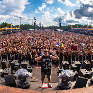 Watch Deadly Guns be invincible at the Dominator mainstage with the liveset!