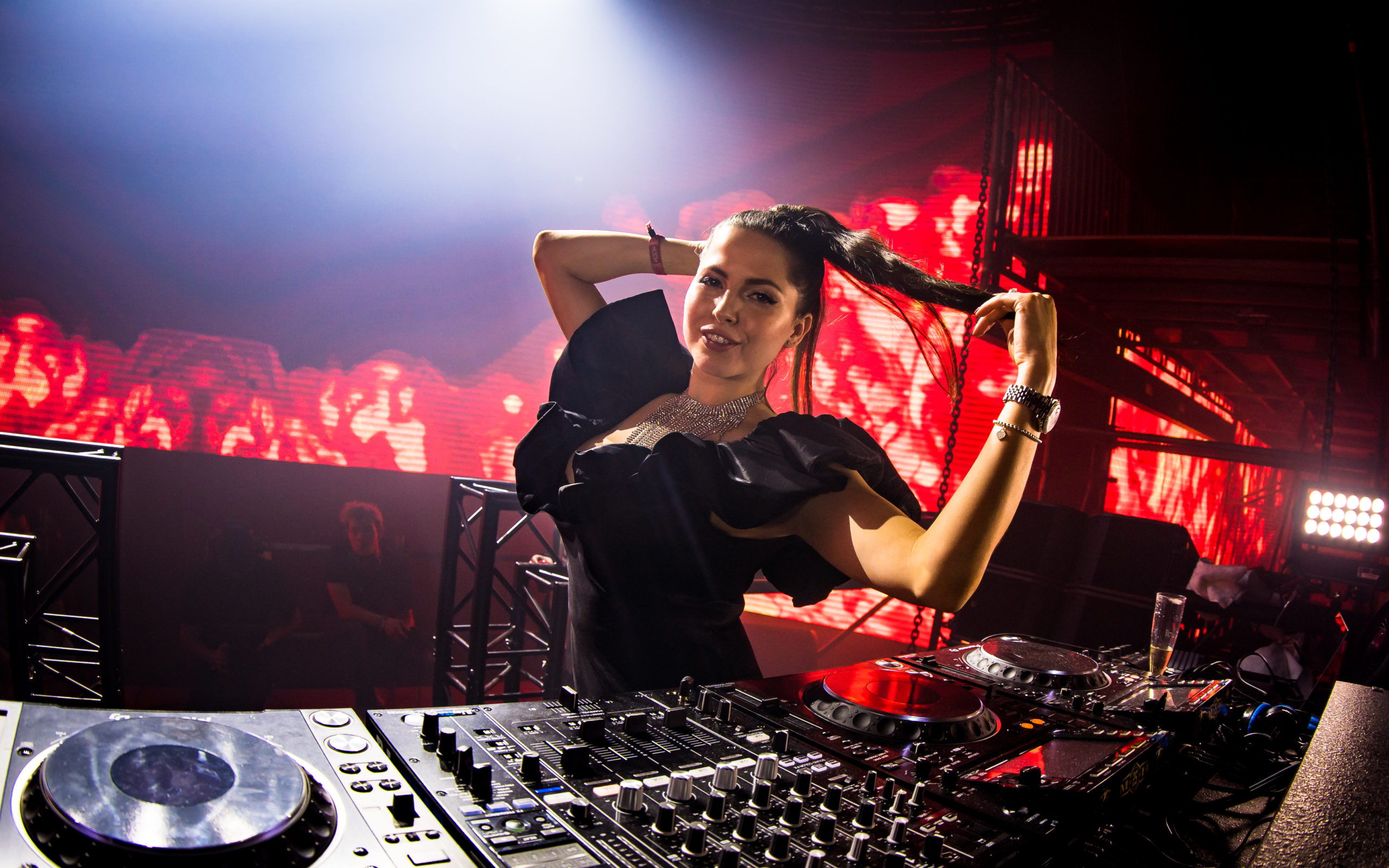 девушка диджей из будущего. Miss k8 сет. Miss k s. Miss k s. Miss k s.