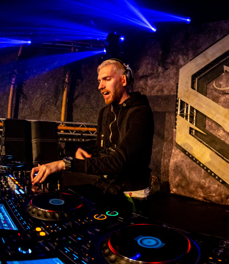 211106-190650-SNAKEPIT-200538-Nils_LR